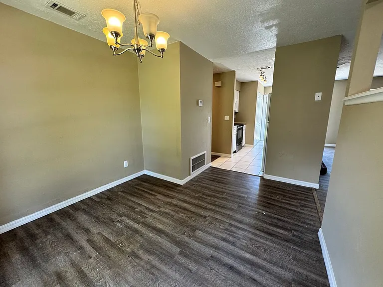 4001 E 22nd Ave #C — Photo 2