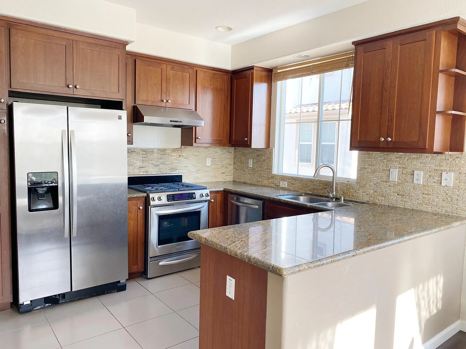 2 bed, 2.5 bath, 1169 sqft, $3,400 — Photo 3