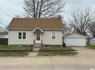 318 S Main St, Walcott, IA 52773