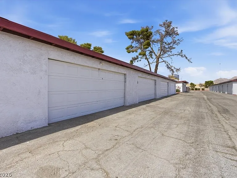 210 Greenbriar Townhouse Way — Photo 15
