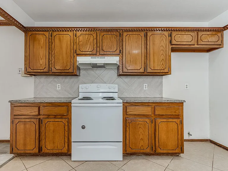 8301 NW 112th St — Photo 33