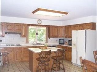 10 Robin Crest Rd, Hawthorn Woods, IL 60047