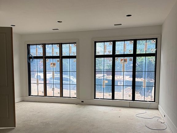 4th image of 3020 N Edison St