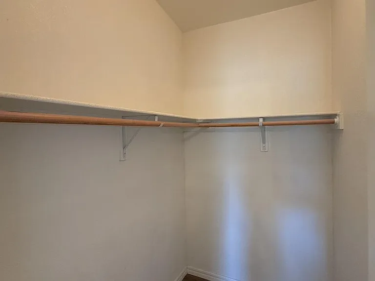 1116 Samantha St — Photo 35