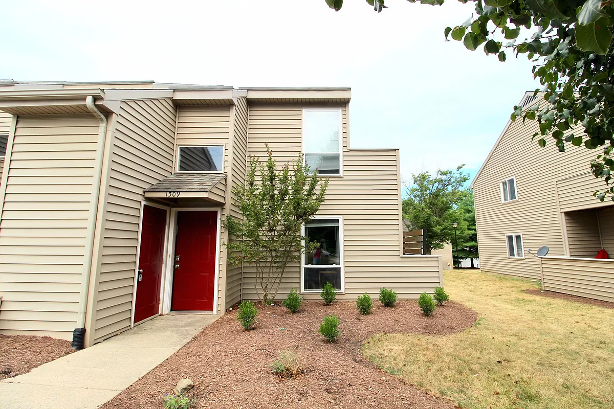 Building Photo - 1309 Bradley Dr