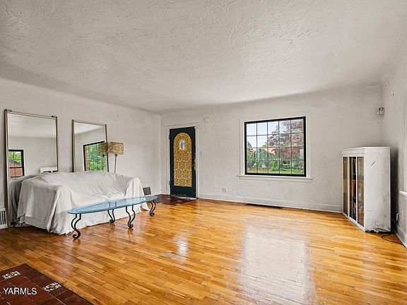 2nd image of 3308 W Yakima Ave