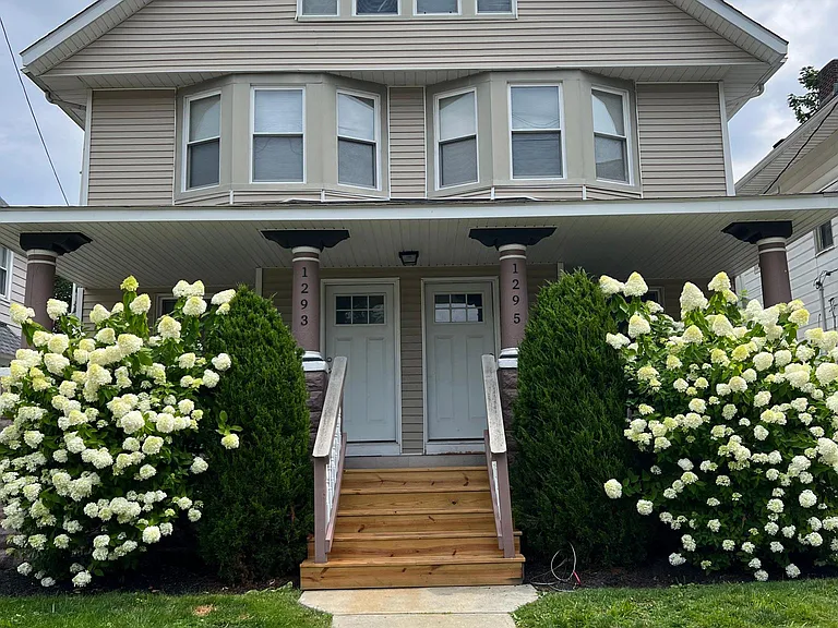 1295 Warren Rd — Photo 2