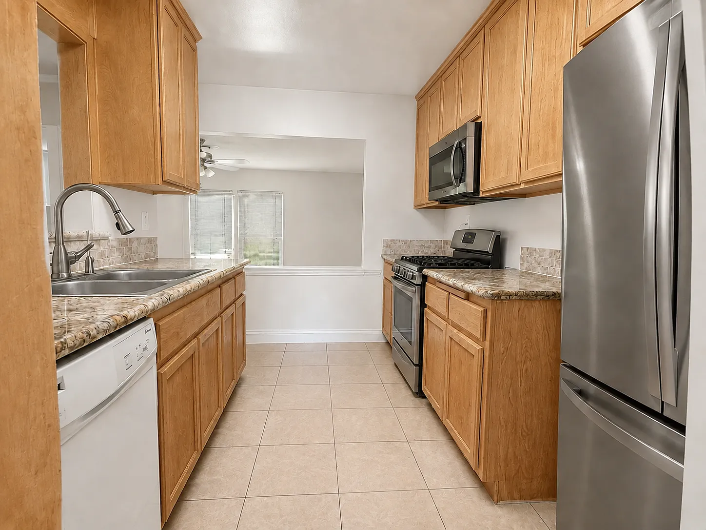 3 bed, 1383 sqft, $2,400 — Photo 4
