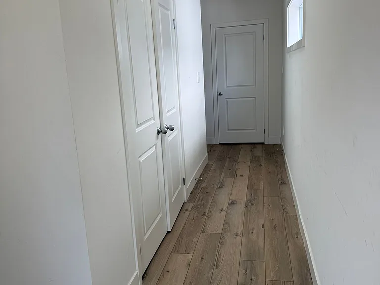 1612 Capri Cres #UPPER — Photo 4
