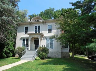 505 S Silver Lake St APT 1, Oconomowoc, WI 53066