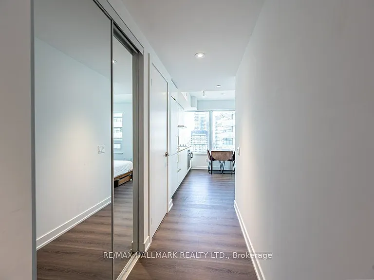 8 Wellesley St W #4515 — Photo 3