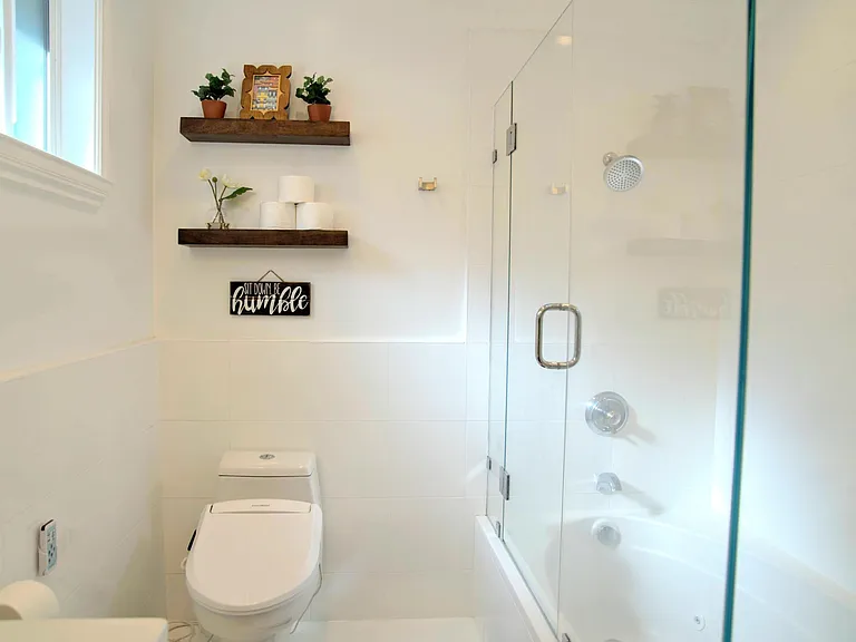 1419 E 32nd St — Photo 19