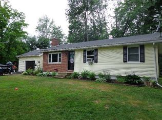 2 Monroe Dr, Hooksett, NH 03106