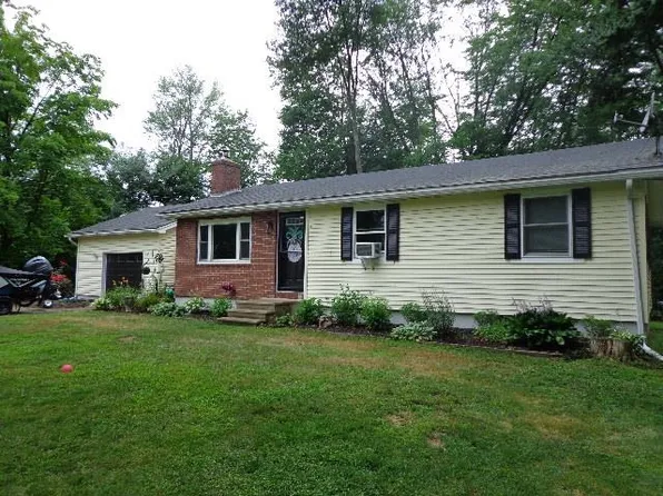 2 Monroe Drive, Hooksett, NH 03106