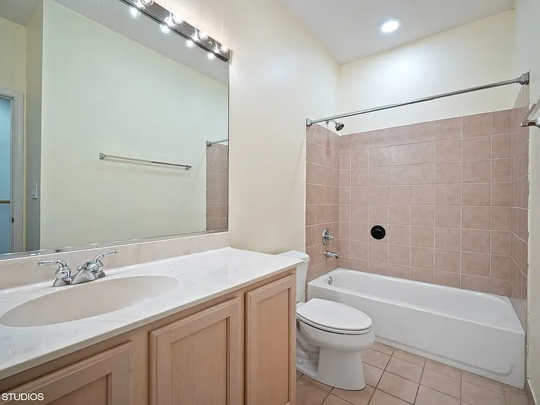 1345 S Indiana Pkwy — Photo 14