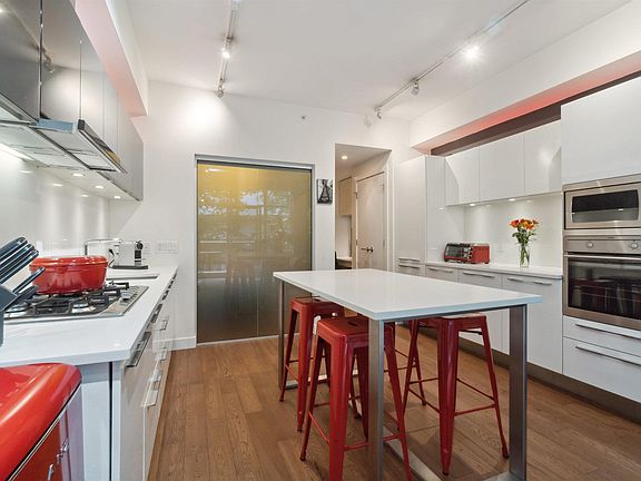 4th image of 108 E 1st Ave #225
