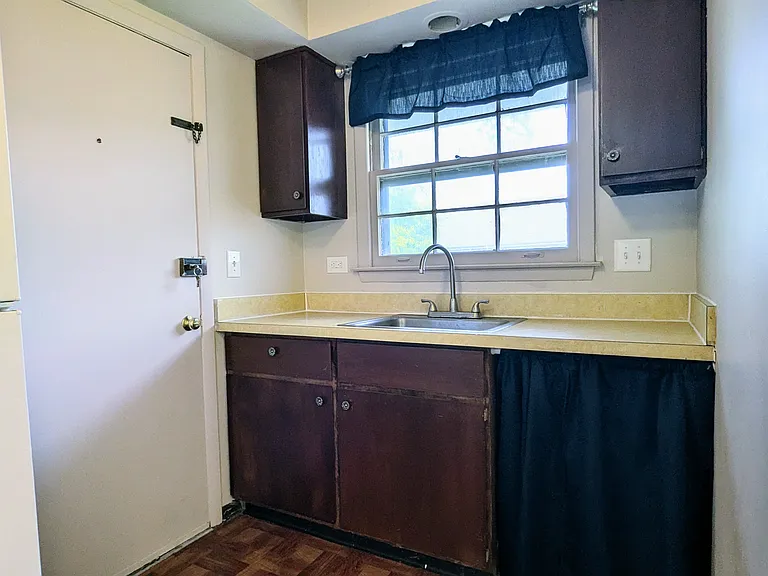 230 Washington Sq #D — Photo 6