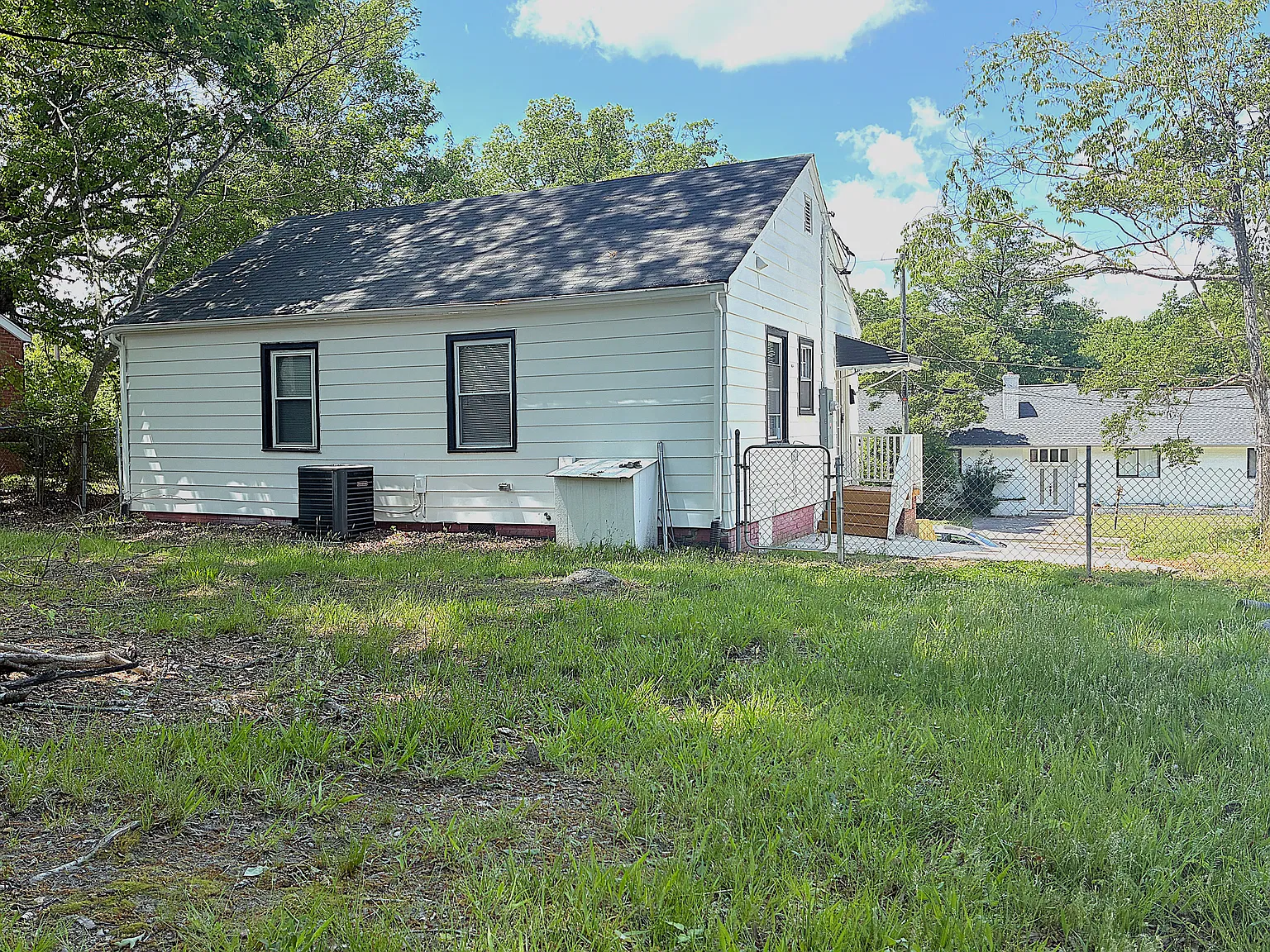 621 Bernice St — Photo 4