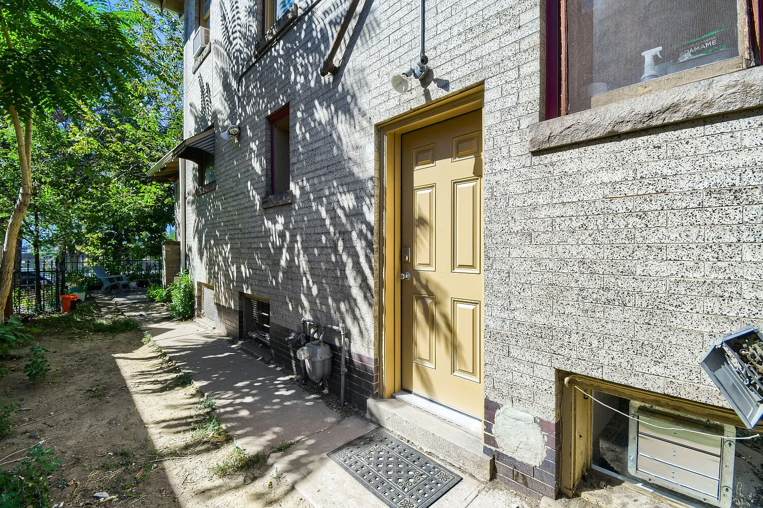 2 bed, 1065 sqft, $1,300 — Photo 2