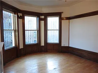 Rented by R New York