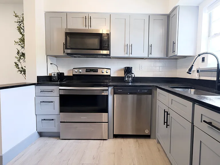 104 Greenland Ct — Photo 8