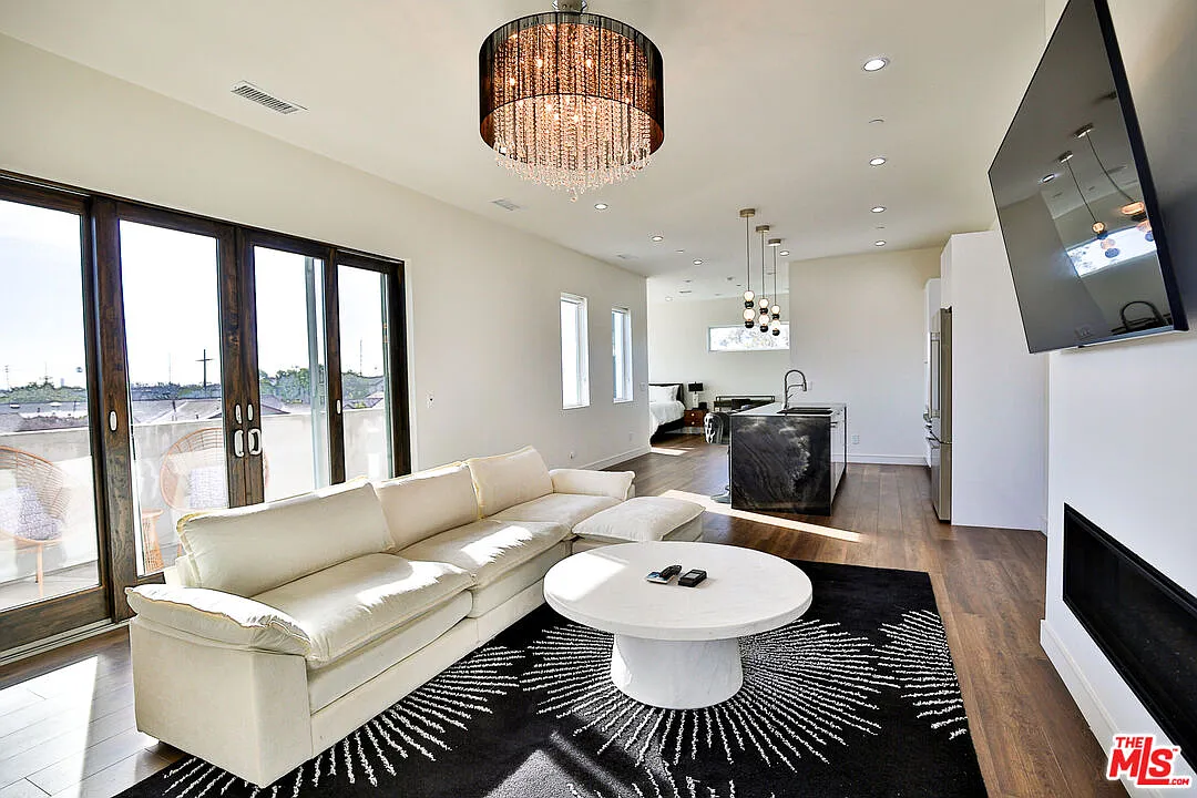 1 bed, 1.0 bath, 880 sqft, $3,650 — Photo 1