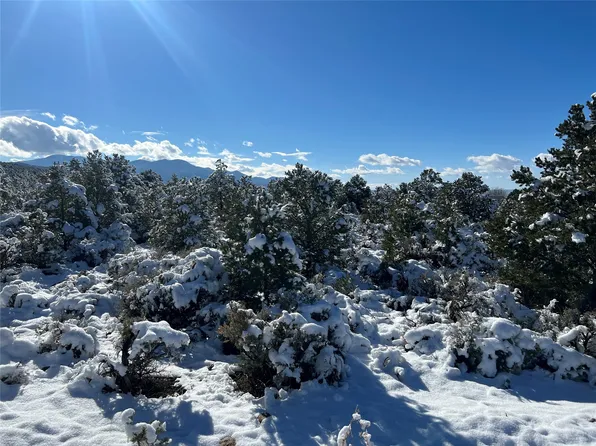 4 La Semilla Rd, Ranchos De Taos, NM 87557