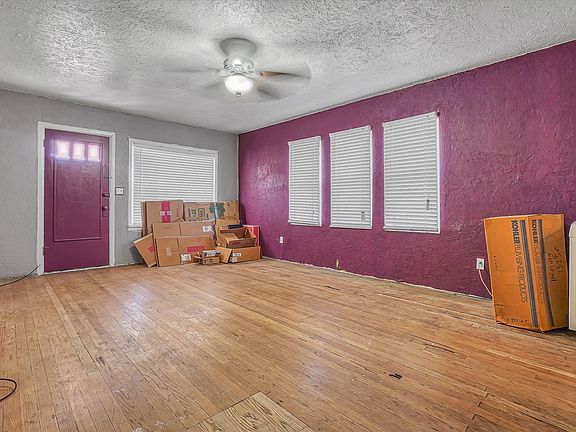 4th image of 323 W Iris Ave