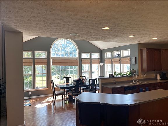 4th image of 1600 Middlefield Ct