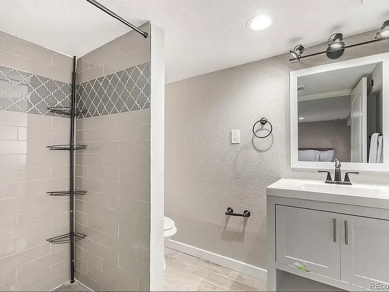 601 Meade St — Photo 12