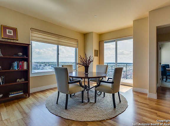 4th image of 215 N CENTER #1405