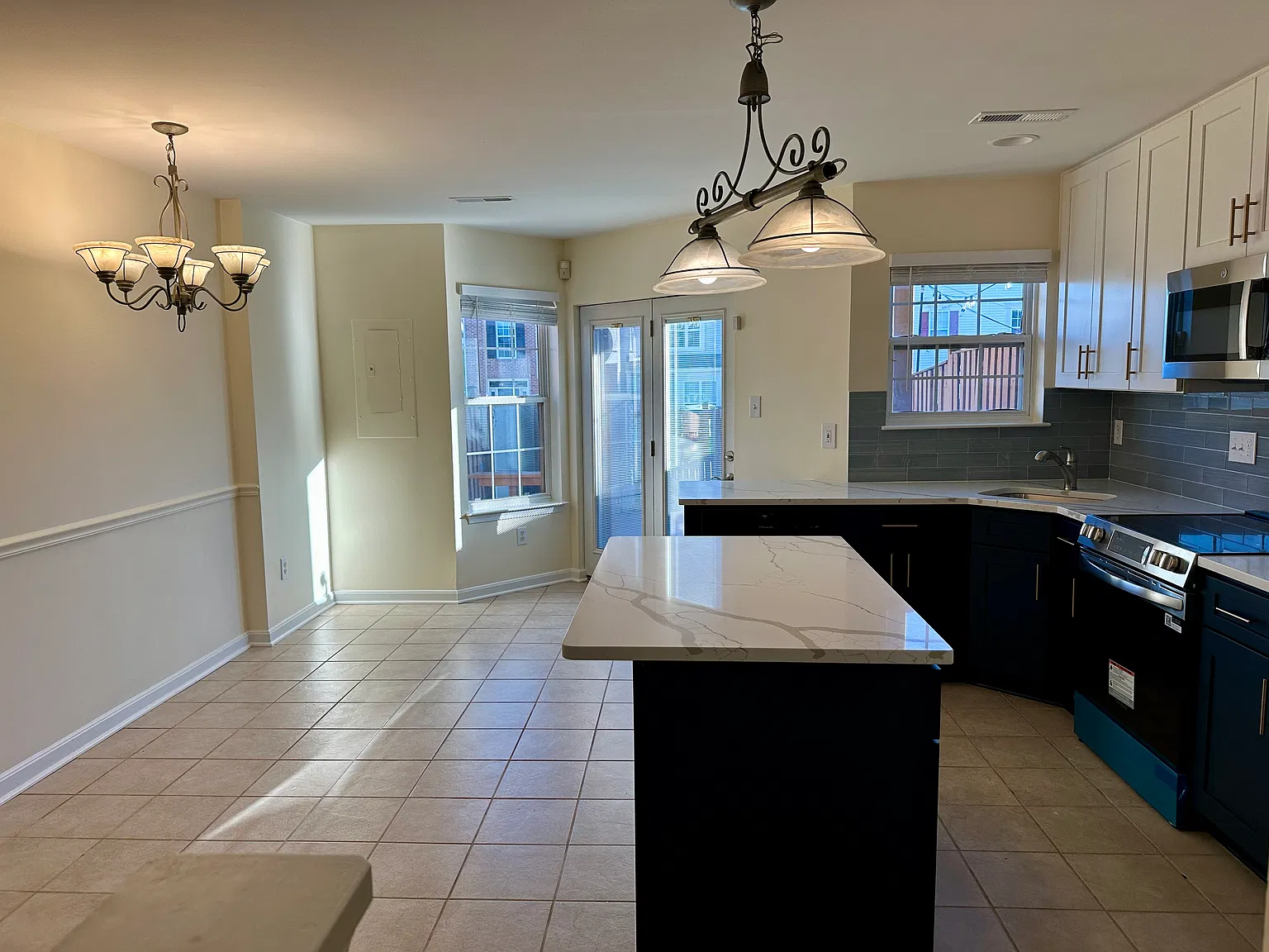 3 bed, 1189 sqft, $2,700 — Photo 4