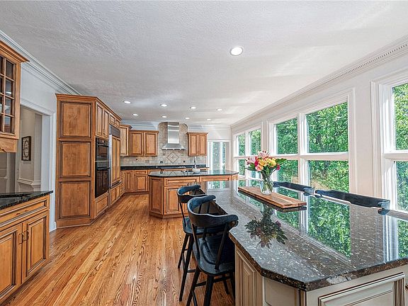4th image of 217 Pine Grove Ct