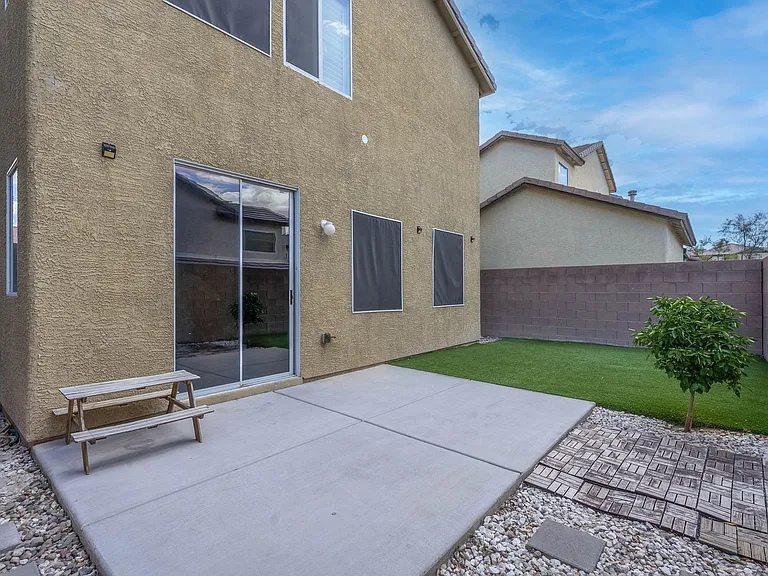 985 Noah Valley St — Photo 43