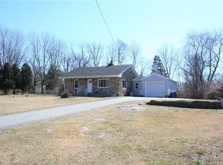 7 Rock Ridge Rd, Waterford, CT 06385