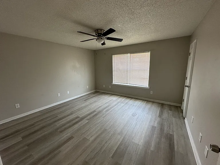 917 Summer Dr — Photo 17