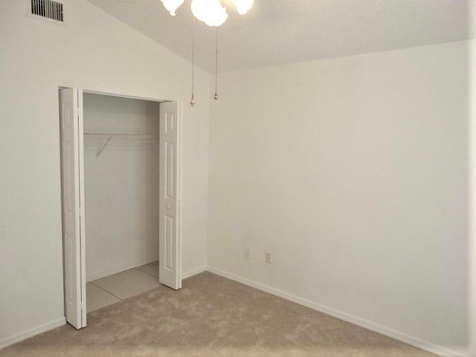 1st image of 3901 Venice Dr #3