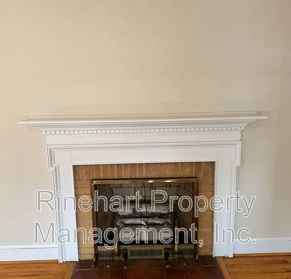 221 Hutchinson St — Photo 8