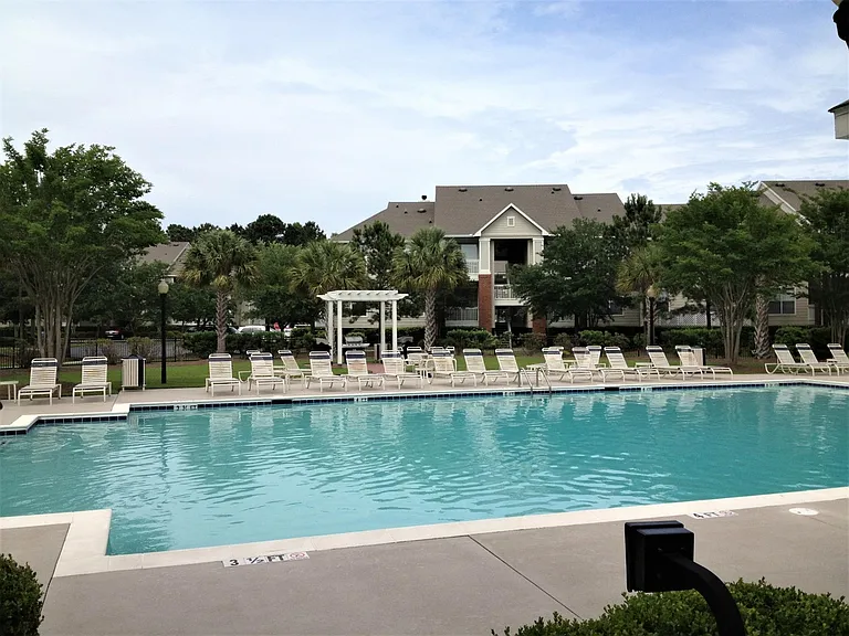 1600 Long Grove Dr #422 — Photo 3