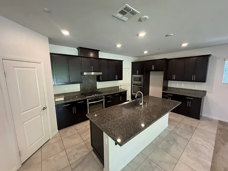 446 Almond Ln — Photo 8