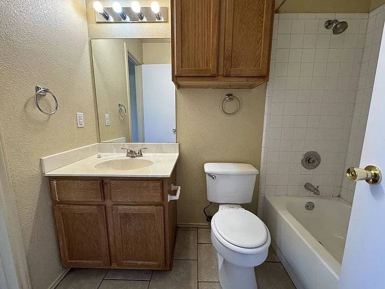 5702 Greengate Dr — Photo 12