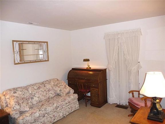 5th image of 449 Claude St