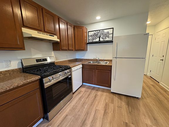3rd image of 173 Meadows Dr