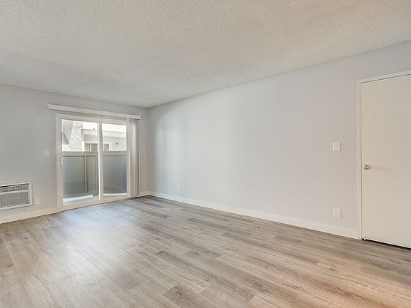 3rd image of 11843 Gilmore St #105