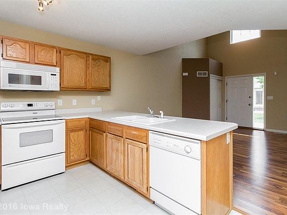 4th image of 1720 94th St Unit 32