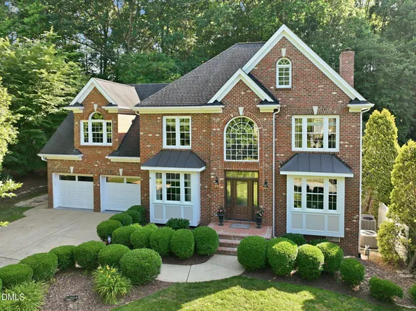 102 Southglen Dr, Cary, NC 27518