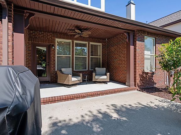 3rd image of 131 Village Cir