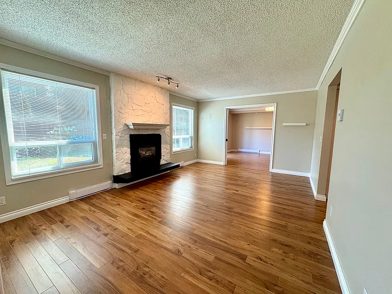 1032 Cornwall Dr — Photo 12