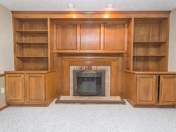 4th image of 1043 Lexington Dr