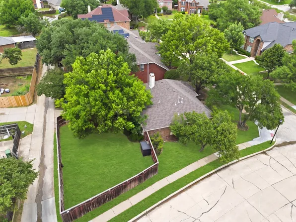 2801 Buena Vista Ct, Carrollton, TX 75007